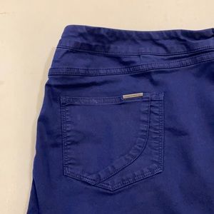Women’s pull on pant that looks like a Jean.